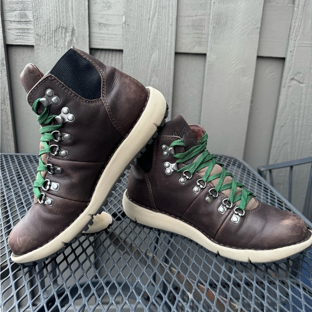 Leather Danner boots GoreTex waterproof w Vibram sole men’s size 7 women’s 8.5. - Picture 8 of 9